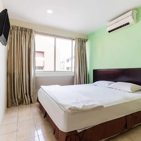 Oyo 89505 Hotel Sixty Six